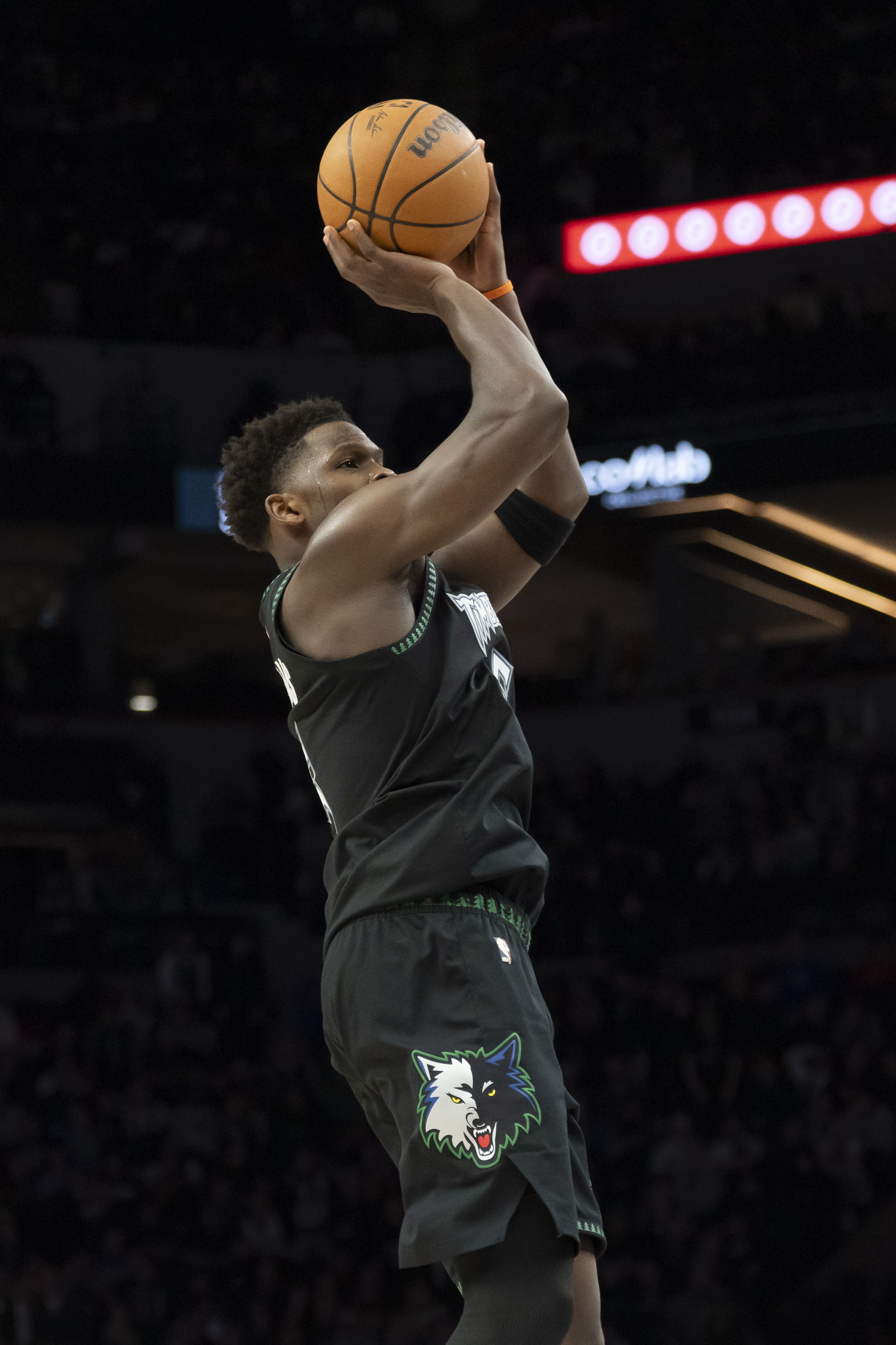 开云体育在线-爱德华兹本赛季第9次砍下40+ 追平东契奇 并列联盟第一