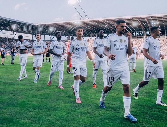 开云体育官网-落后巴萨4分！皇马更衣室几乎绝望：翻盘希望渺茫 想要换帅|巴塞罗那|西甲|阿韦洛亚|塞尔|塞尔电台_新浪体育_新浪新闻